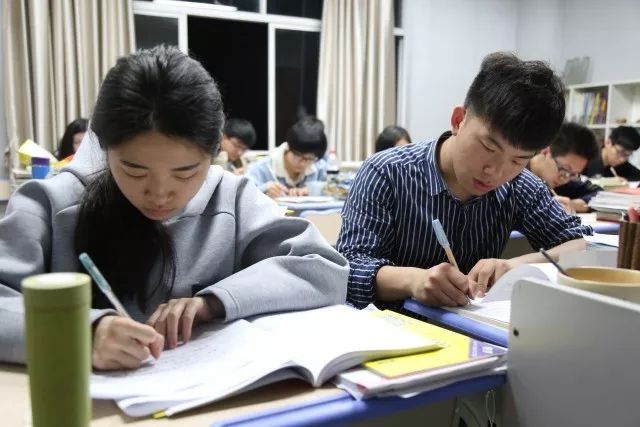 非凡教育学生上课环境 非凡教育学生上课环境