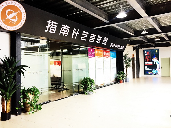 校区大门 校区大门