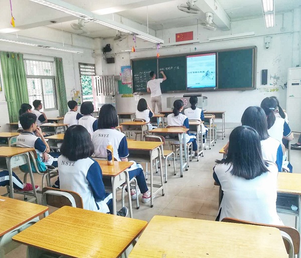 兴趣课现场.jpg 兴趣课现场.jpg