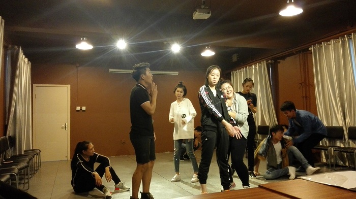 表演专业上课现场.jpg 表演专业上课现场.jpg