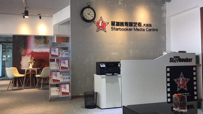 校区前台.JPG 校区前台.JPG