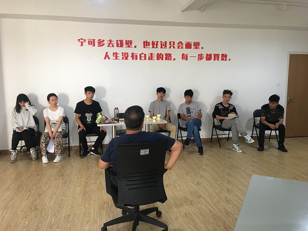 师生互动.jpg 师生互动.jpg