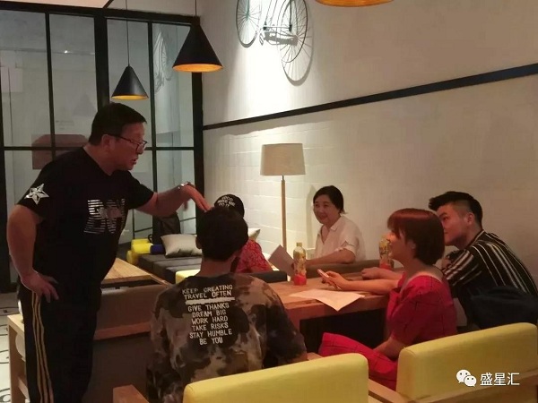 师生互动 (2).jpg 师生互动 (2).jpg