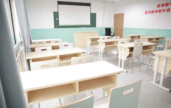 课室.jpg 课室.jpg