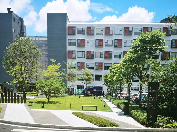 教学楼外景.jpg 教学楼外景.jpg