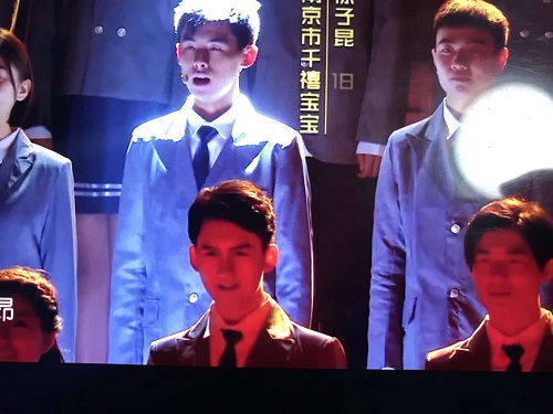 带领学生参加18年江苏卫视春晚录制2.JPG 带领学生参加18年江苏卫视春晚录制2.JPG