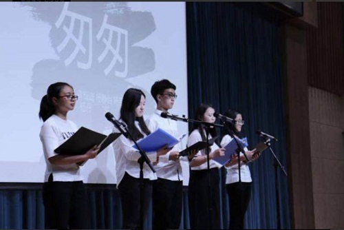学生活动1.jpg 学生活动1.jpg