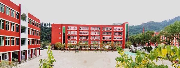 学校环境1.jpg