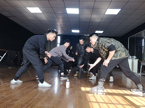 ����ѵ���ֳ�