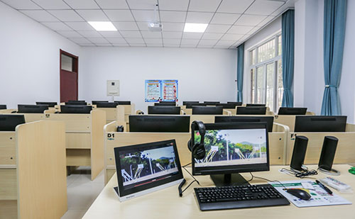 多媒体教室 多媒体教室