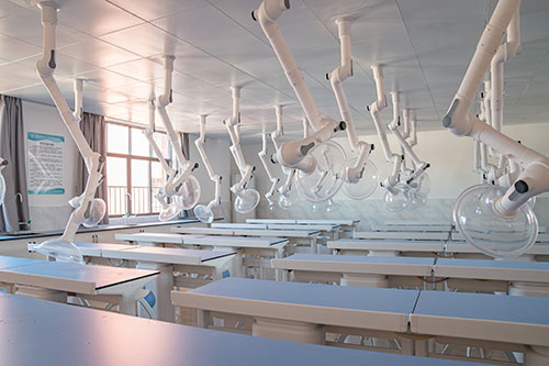 化学实验课室 化学实验课室