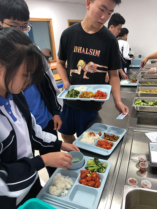 学生食堂吃饭 学生食堂吃饭