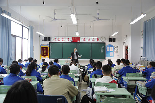 上课 (2).jpg 上课 (2).jpg