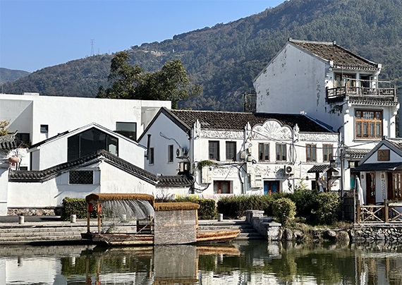 校区门口景色.jpg 校区门口景色.jpg
