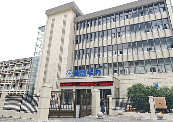 光谷校区大楼.jpg 光谷校区大楼.jpg