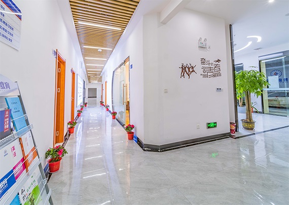 虎泉校区大厅.jpg 虎泉校区大厅.jpg
