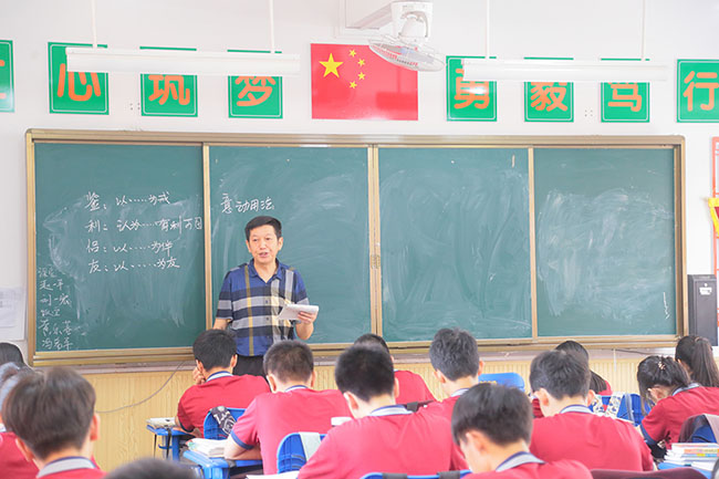 老师上课.jpg 老师上课.jpg